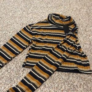 Forever 21 Tops - crop top turtle neck Forever 21 Tops - crop top turtle neck